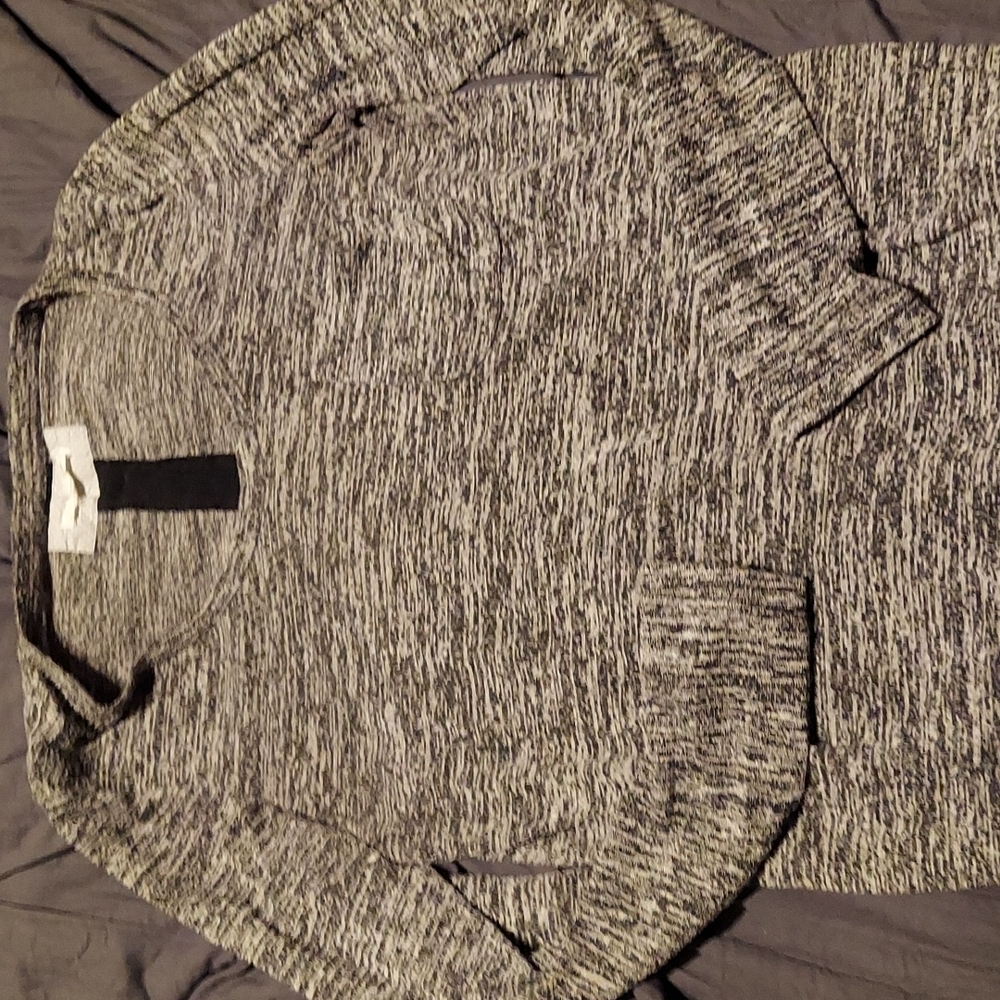 Chic light weight sweater perfect for layering